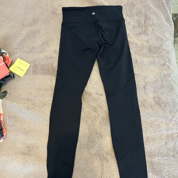 LULU LEGGINGS SIZE 2 - Picture 2 of 2